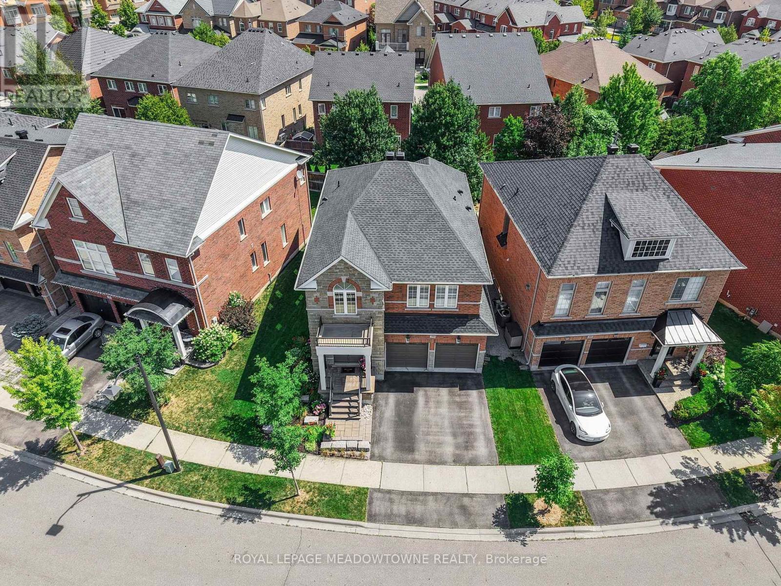 395 Malboeuf Court, Milton, Ontario  L9T 7Y3 - Photo 3 - W13632972