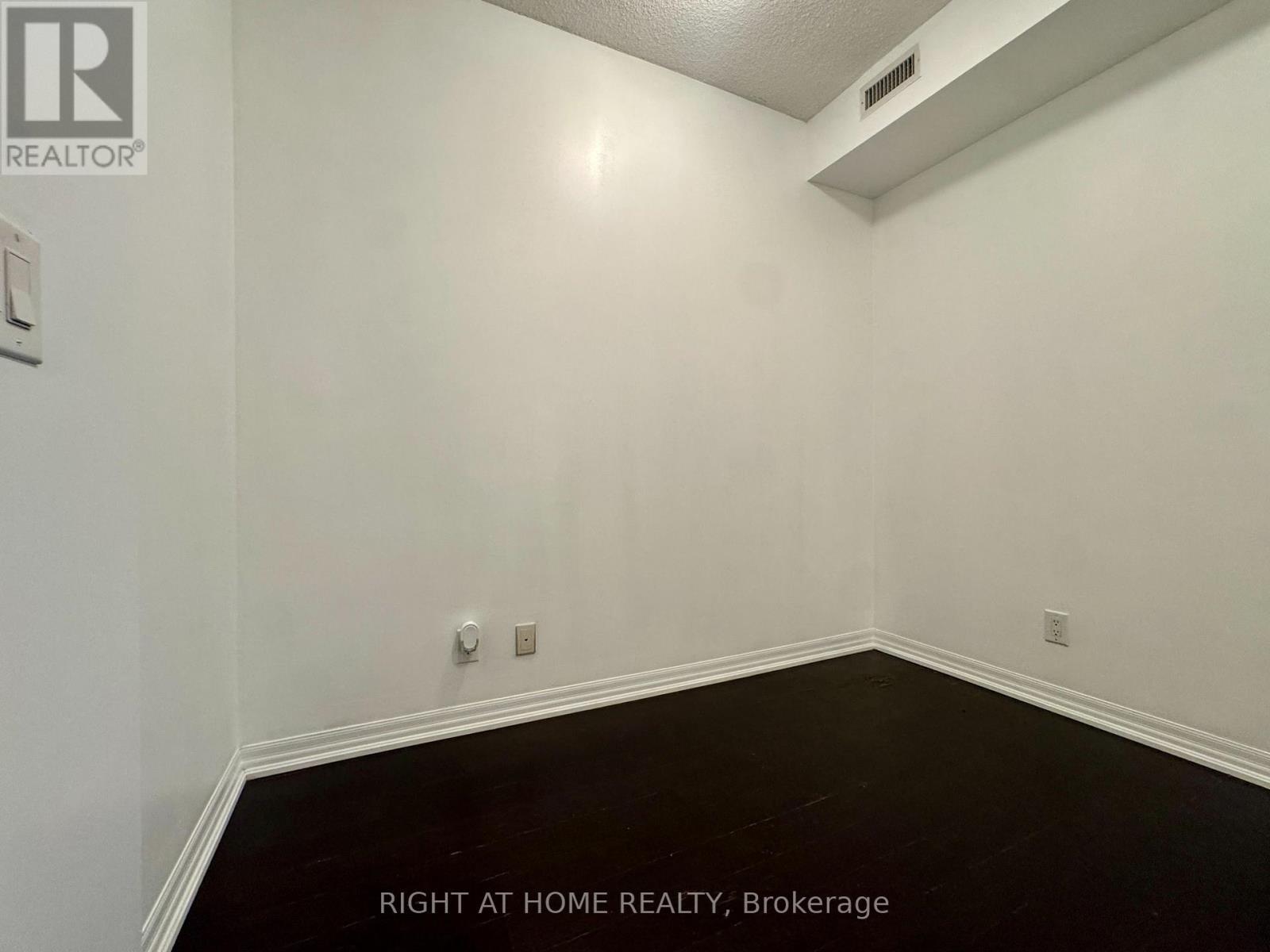 1710 - 223 Webb Drive, Mississauga, Ontario  L5B 0E8 - Photo 3 - W13633184