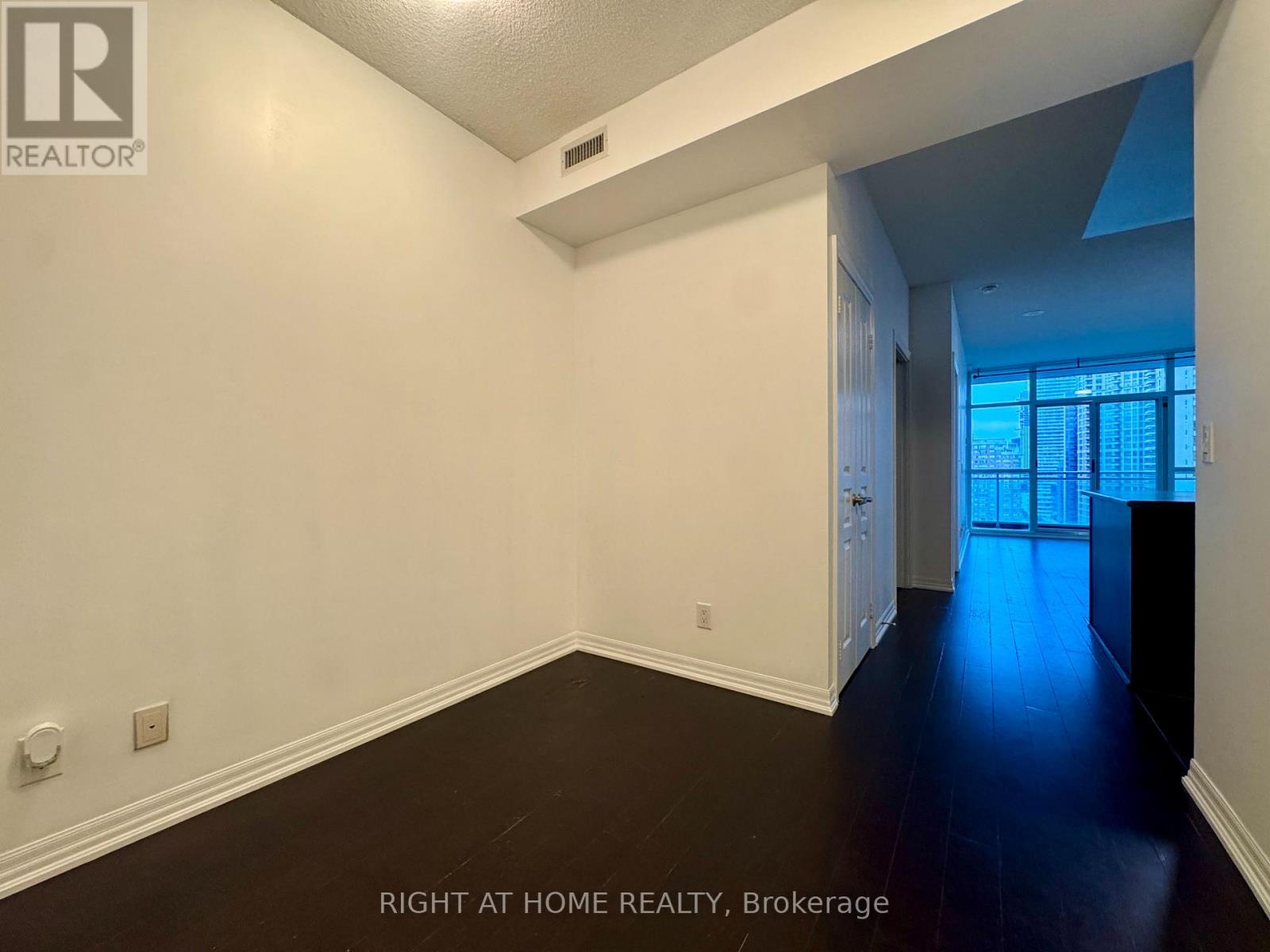 1710 - 223 Webb Drive, Mississauga, Ontario  L5B 0E8 - Photo 4 - W13633184