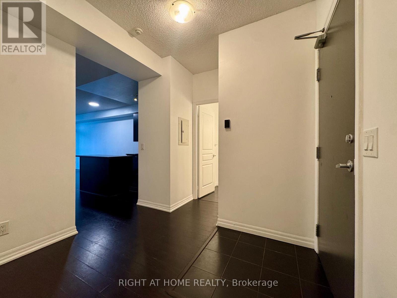1710 - 223 Webb Drive, Mississauga, Ontario  L5B 0E8 - Photo 5 - W13633184