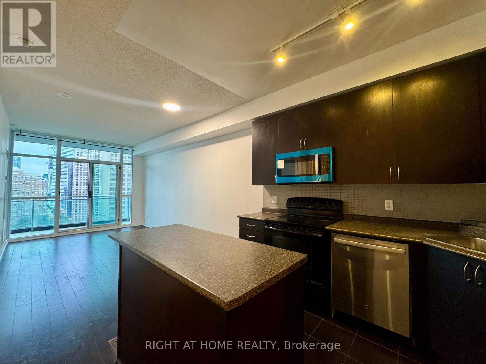 1710 - 223 Webb Drive, Mississauga, Ontario  L5B 0E8 - Photo 7 - W13633184