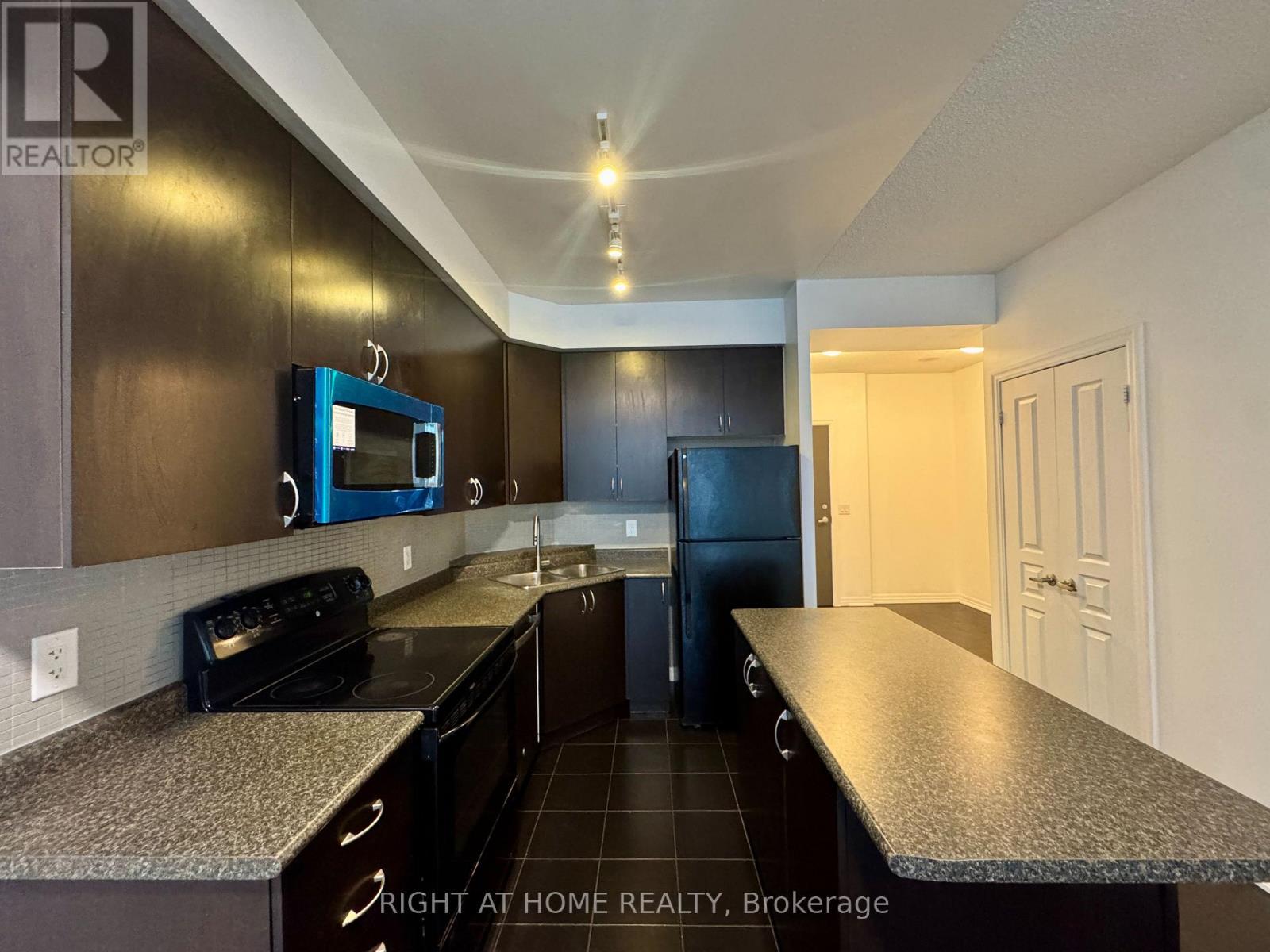 1710 - 223 Webb Drive, Mississauga, Ontario  L5B 0E8 - Photo 8 - W13633184