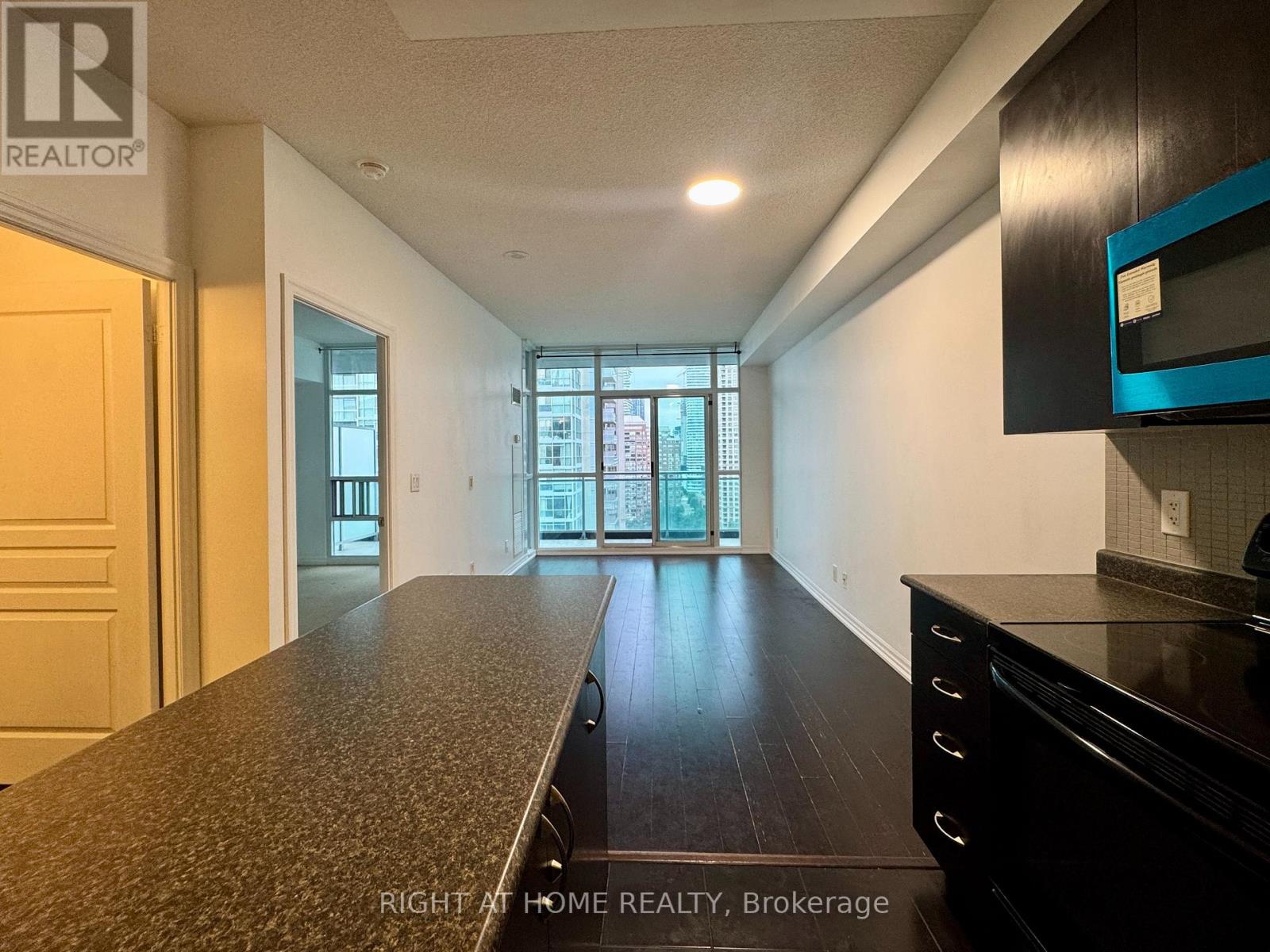 1710 - 223 Webb Drive, Mississauga, Ontario  L5B 0E8 - Photo 9 - W13633184