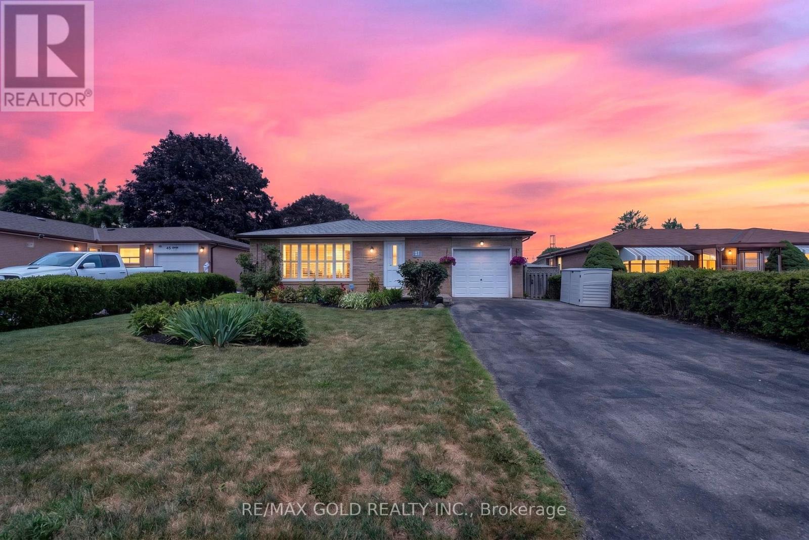 47 BELMONT DRIVE, Brampton, Ontario