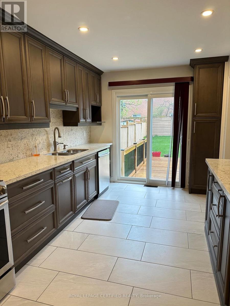 Main - 210 Ecclestone Drive, Brampton, Ontario  L6X 3R1 - Photo 3 - W13633258