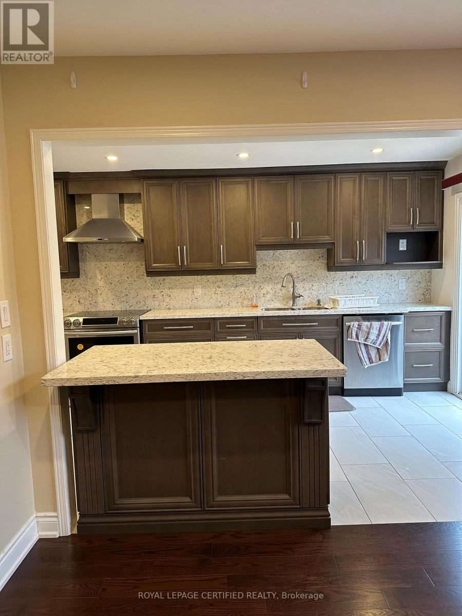 Main - 210 Ecclestone Drive, Brampton, Ontario  L6X 3R1 - Photo 4 - W13633258
