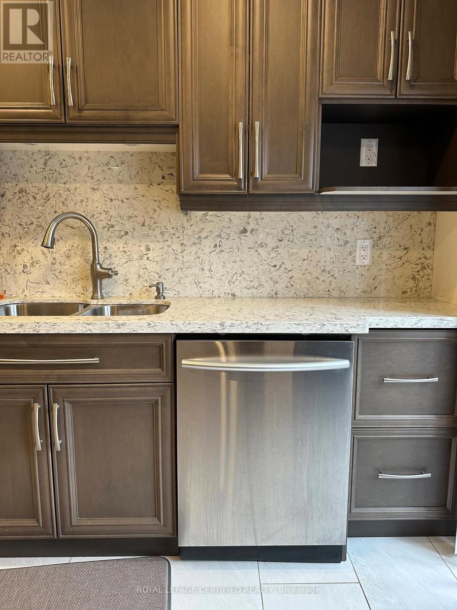 Main - 210 Ecclestone Drive, Brampton, Ontario  L6X 3R1 - Photo 5 - W13633258