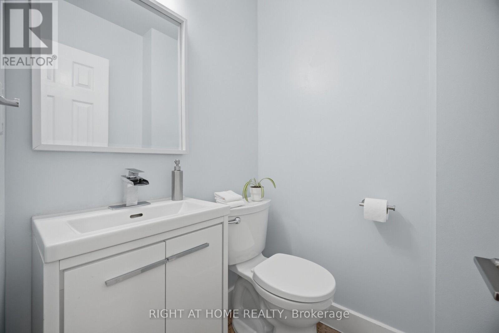 1527 Forestdale Court, Oakville, Ontario  L6H 3A1 - Photo 18 - W13633268