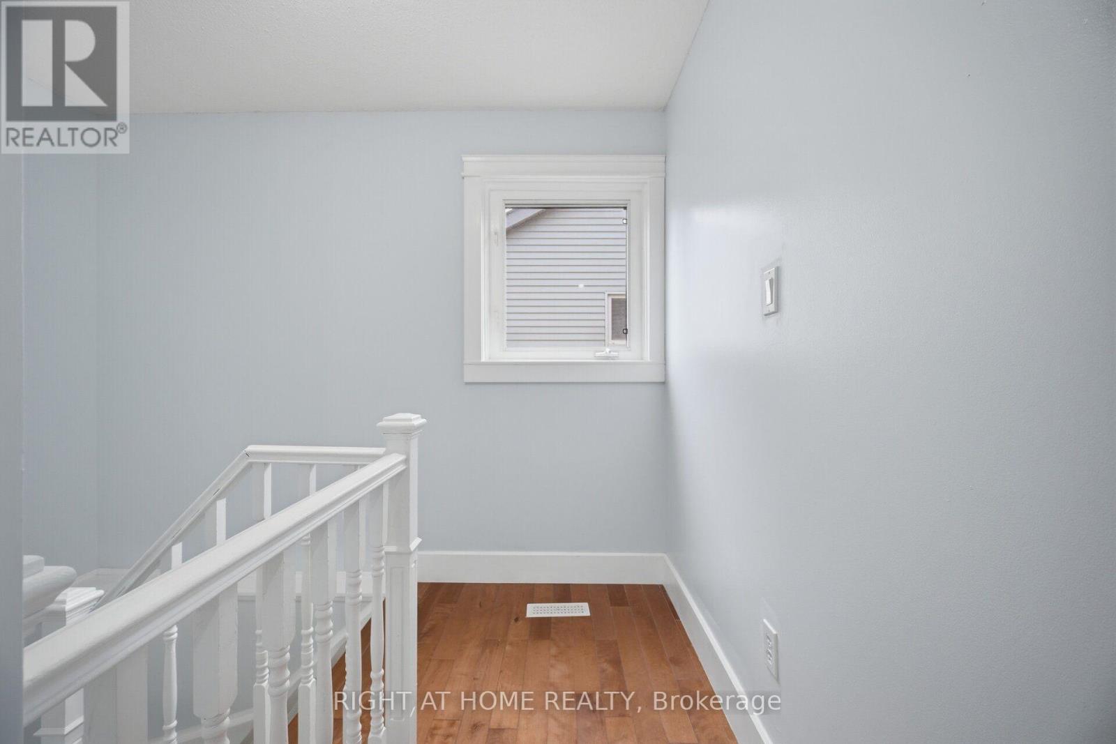 1527 Forestdale Court, Oakville, Ontario  L6H 3A1 - Photo 20 - W13633268