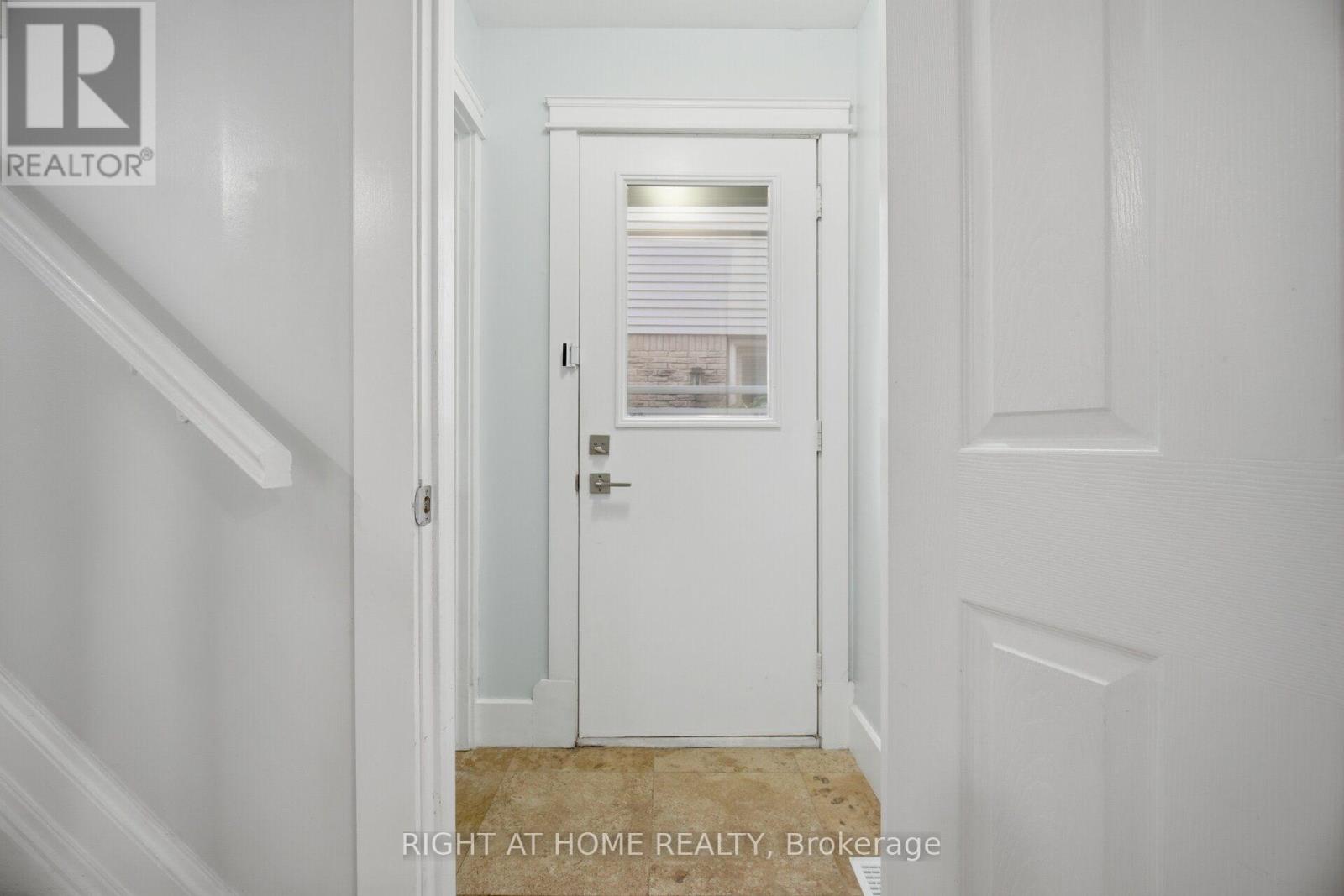 1527 Forestdale Court, Oakville, Ontario  L6H 3A1 - Photo 30 - W13633268