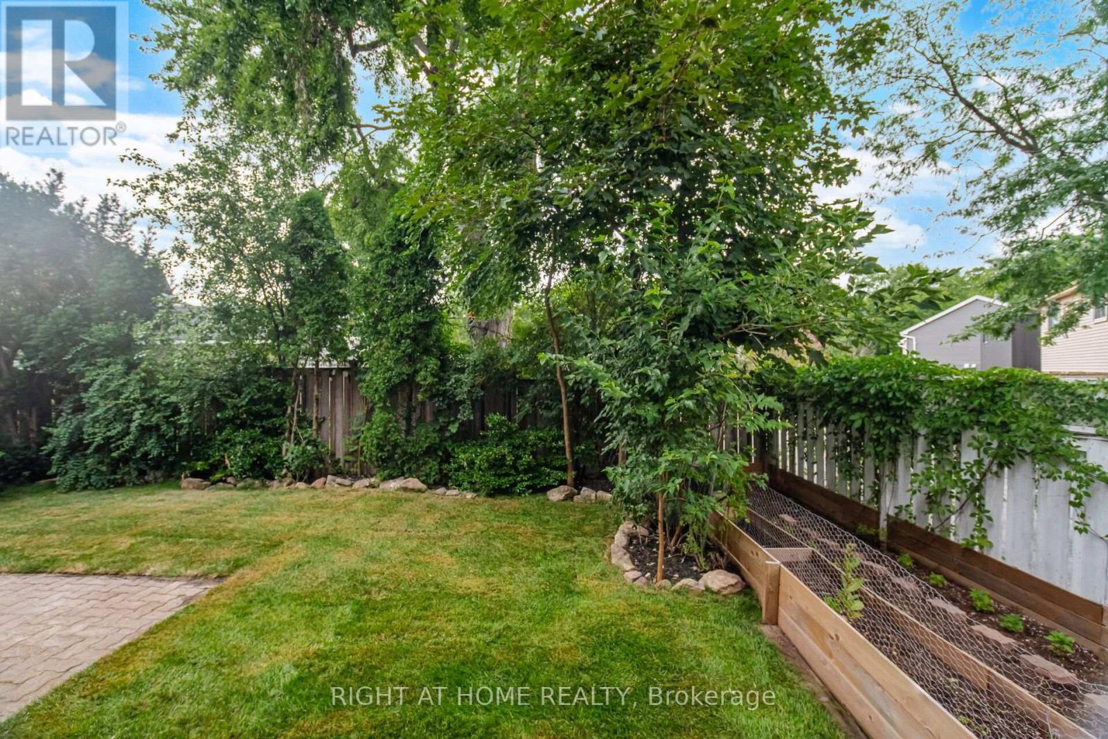 1527 Forestdale Court, Oakville, Ontario  L6H 3A1 - Photo 40 - W13633268