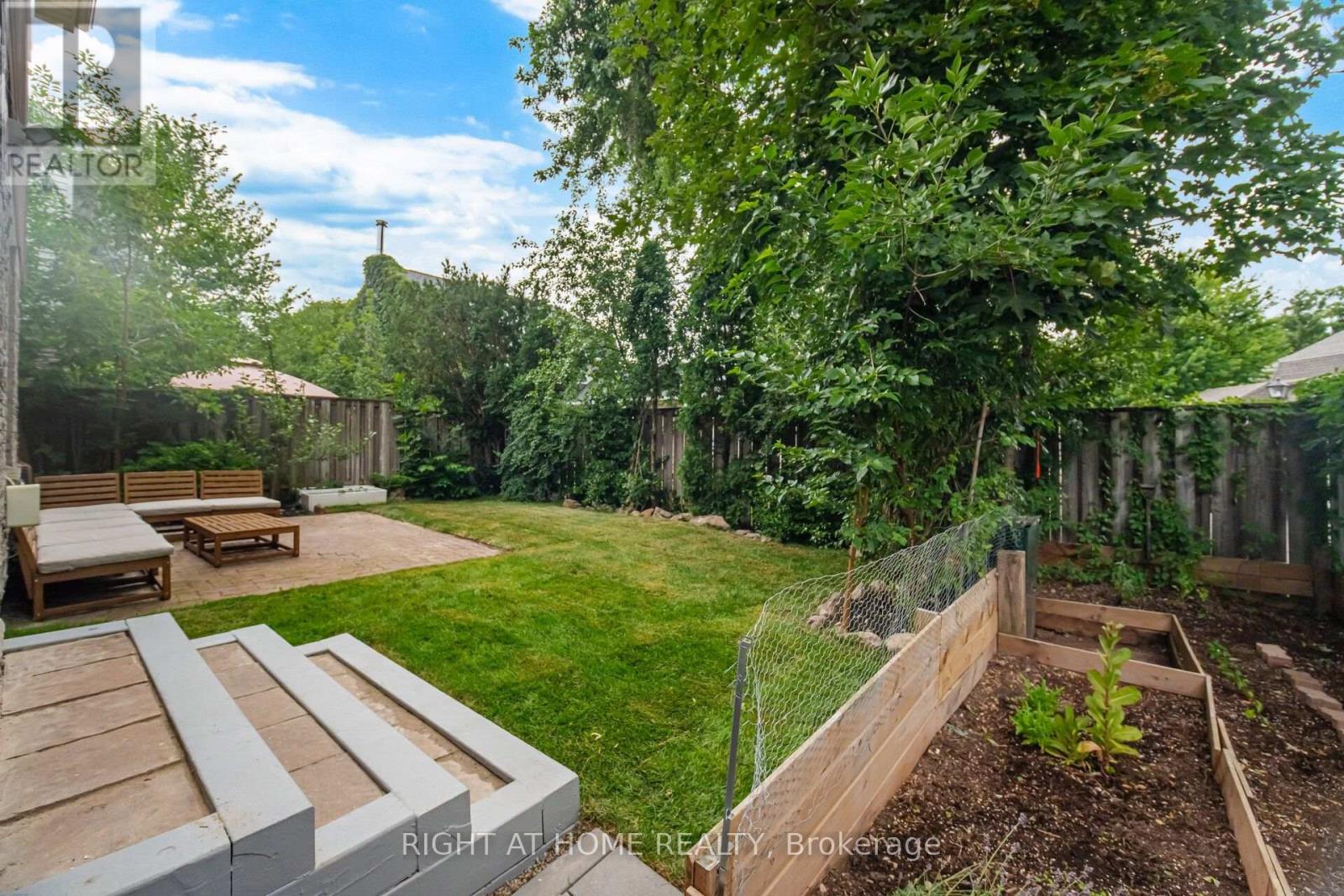 1527 Forestdale Court, Oakville, Ontario  L6H 3A1 - Photo 41 - W13633268