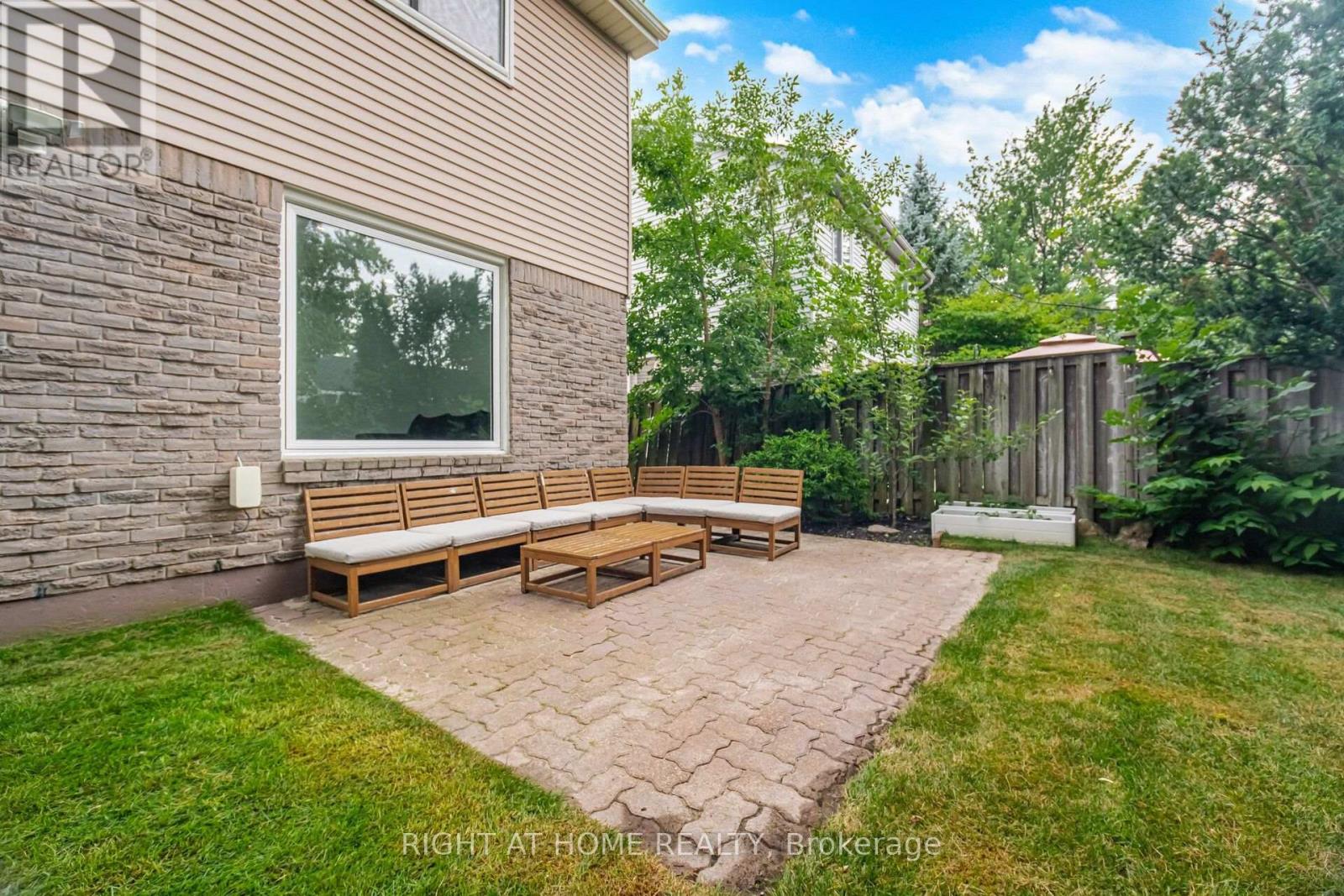 1527 Forestdale Court, Oakville, Ontario  L6H 3A1 - Photo 43 - W13633268