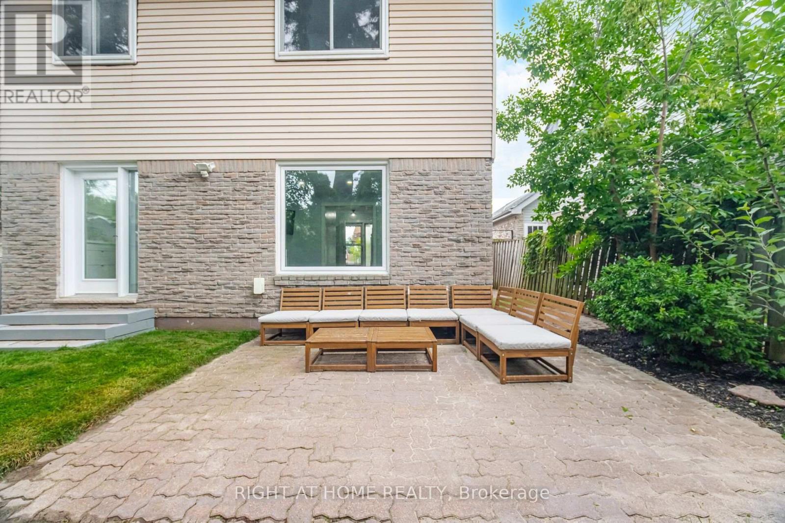 1527 Forestdale Court, Oakville, Ontario  L6H 3A1 - Photo 44 - W13633268