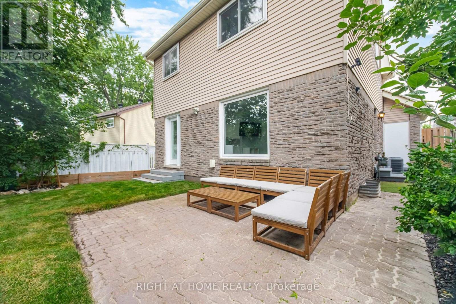 1527 Forestdale Court, Oakville, Ontario  L6H 3A1 - Photo 45 - W13633268