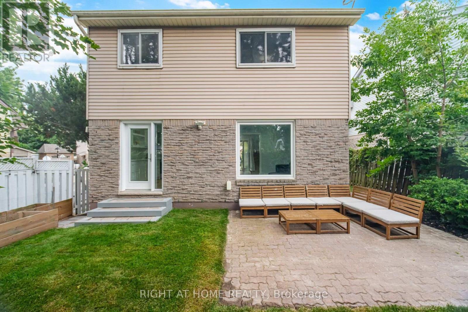 1527 Forestdale Court, Oakville, Ontario  L6H 3A1 - Photo 47 - W13633268