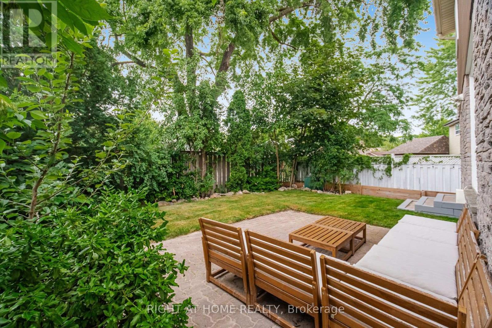 1527 Forestdale Court, Oakville, Ontario  L6H 3A1 - Photo 49 - W13633268