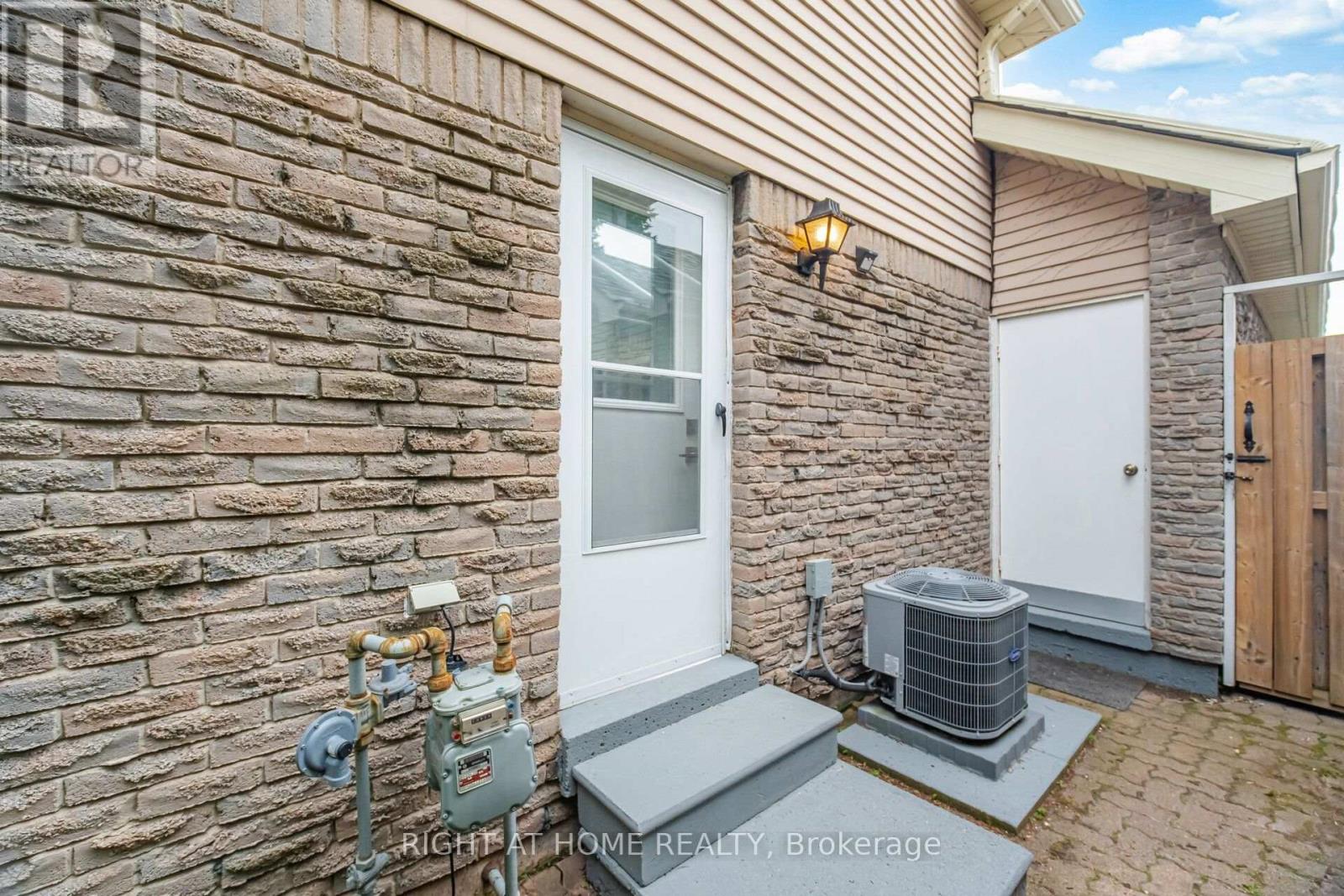 1527 Forestdale Court, Oakville, Ontario  L6H 3A1 - Photo 50 - W13633268