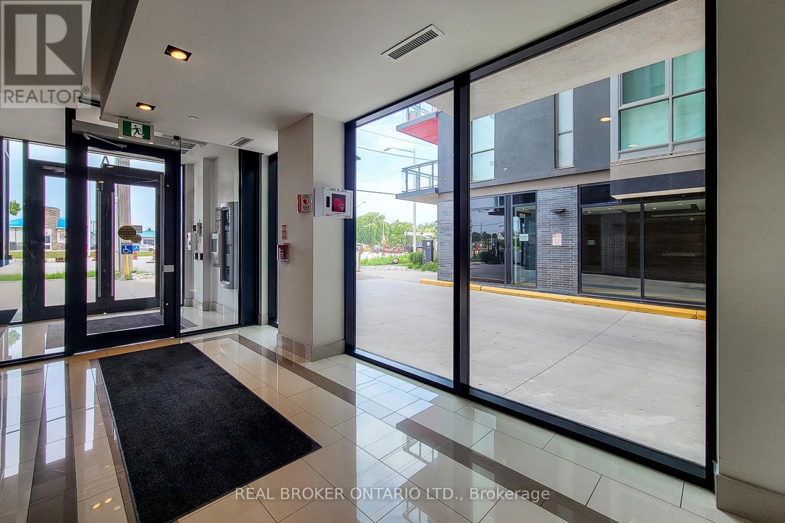 A307 - 5230 Dundas Street, Burlington, Ontario  L7L 0J5 - Photo 2 - W13633284