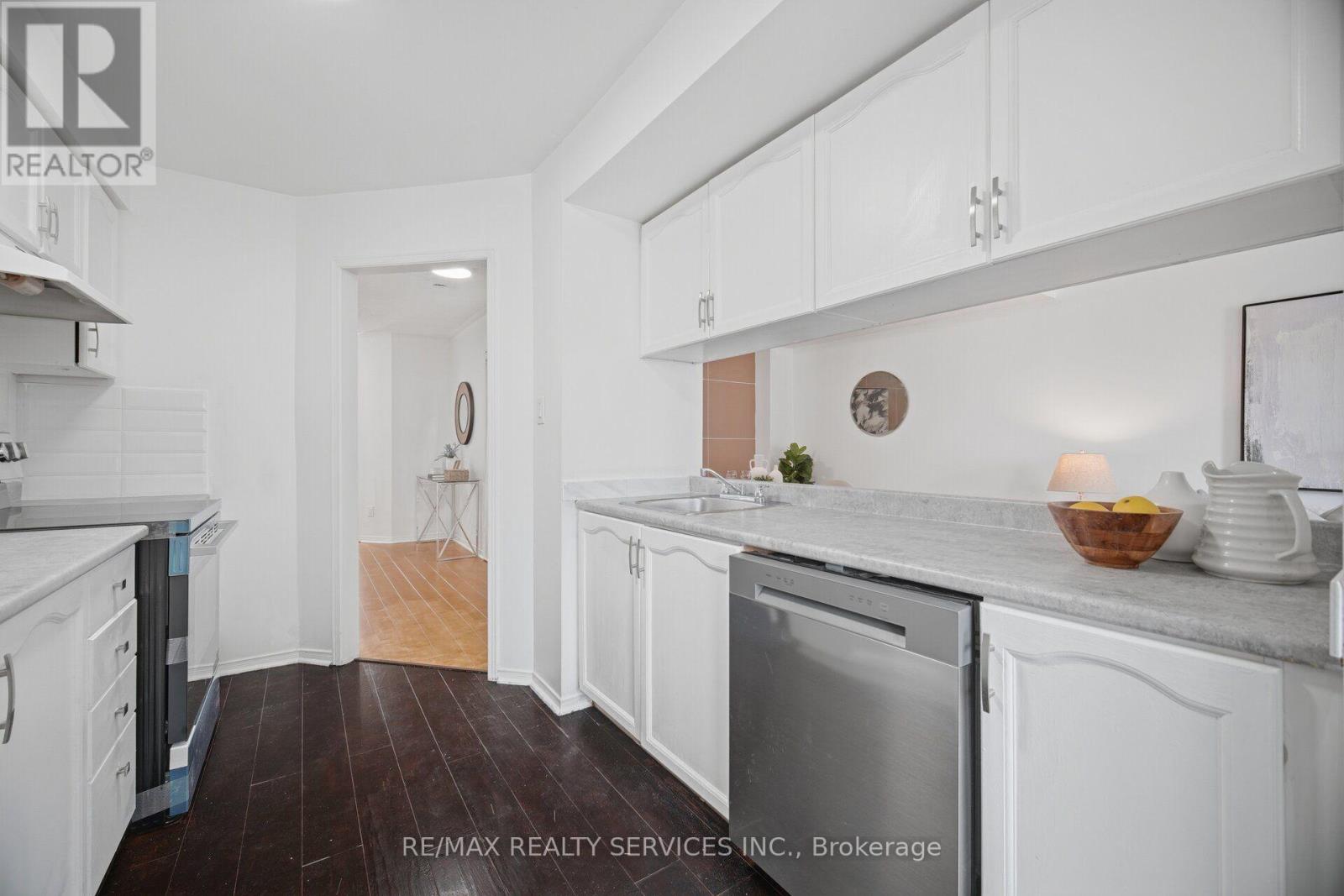 75 - 1484 Torrington Drive, Mississauga, Ontario  L5V 1Y2 - Photo 13 - W13633324