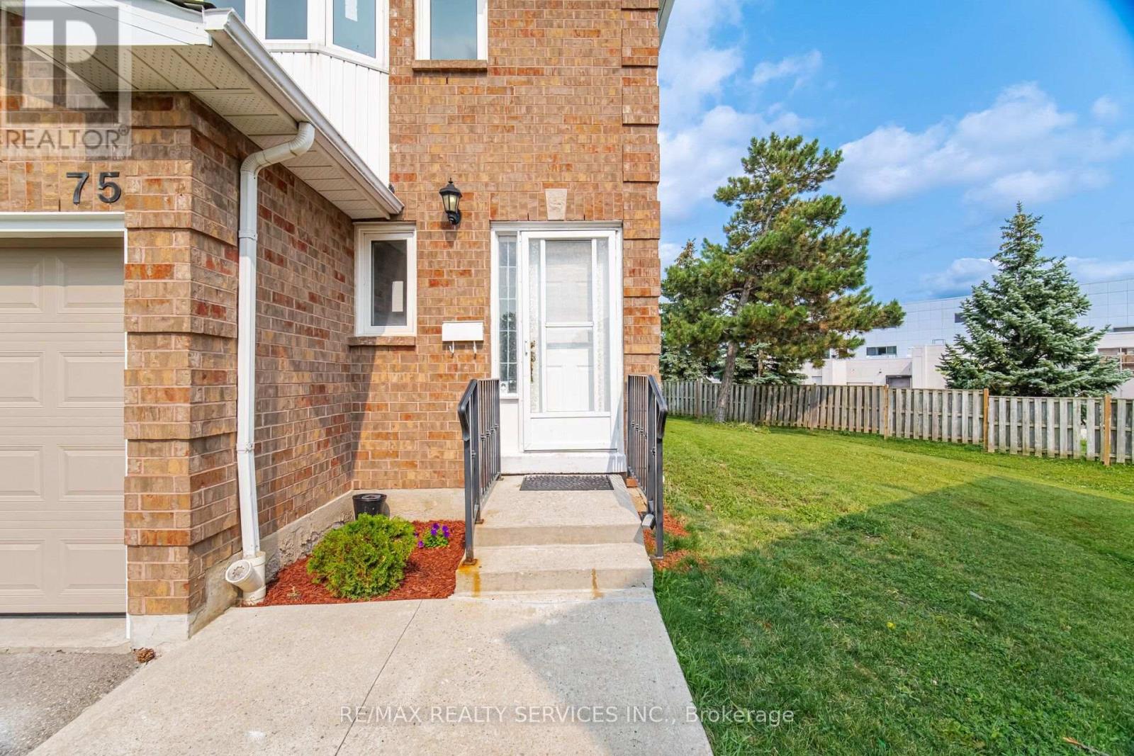 75 - 1484 Torrington Drive, Mississauga, Ontario  L5V 1Y2 - Photo 2 - W13633324