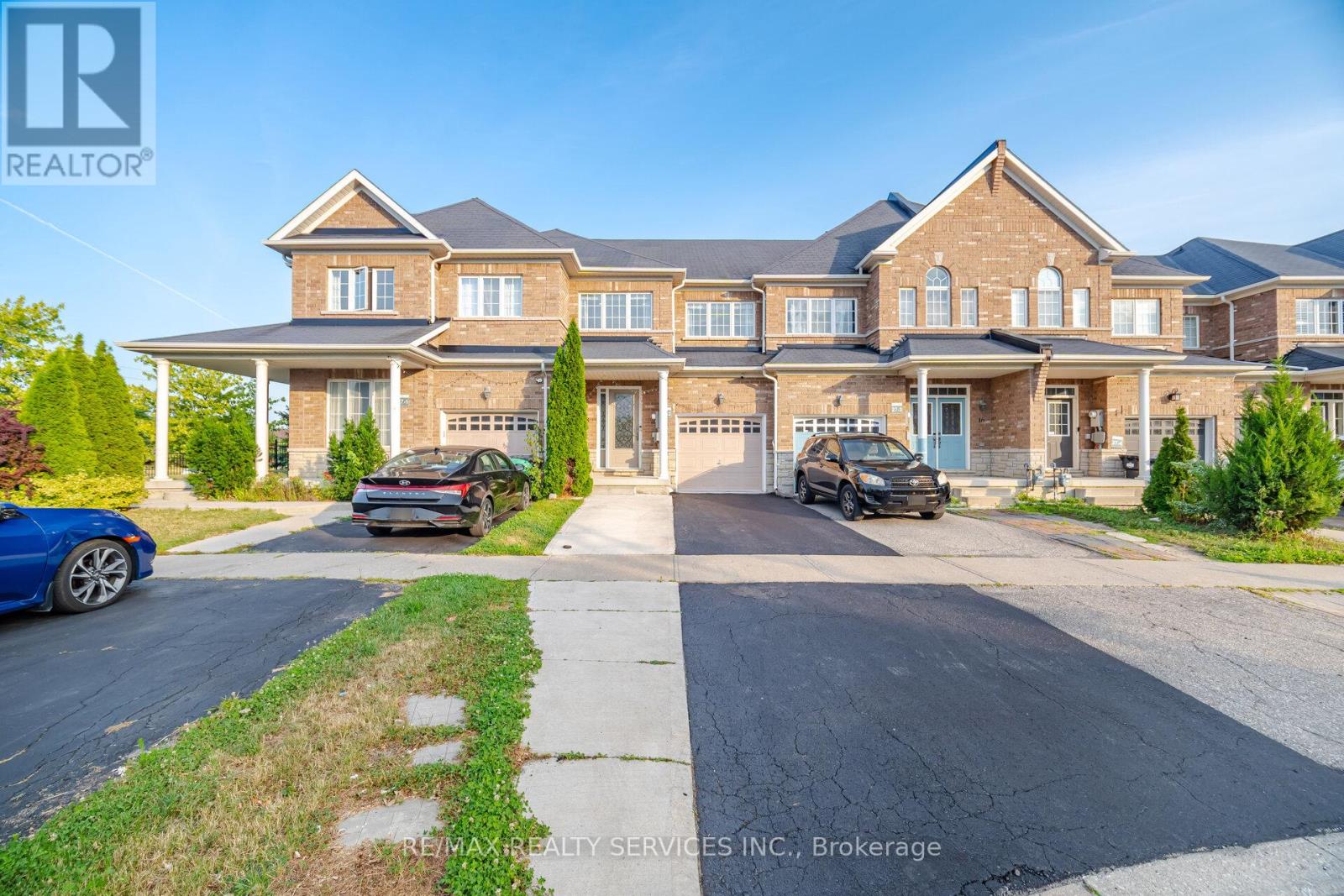 18 Seedland Crescent, Brampton, Ontario  L6R 0Z5 - Photo 3 - W13628406