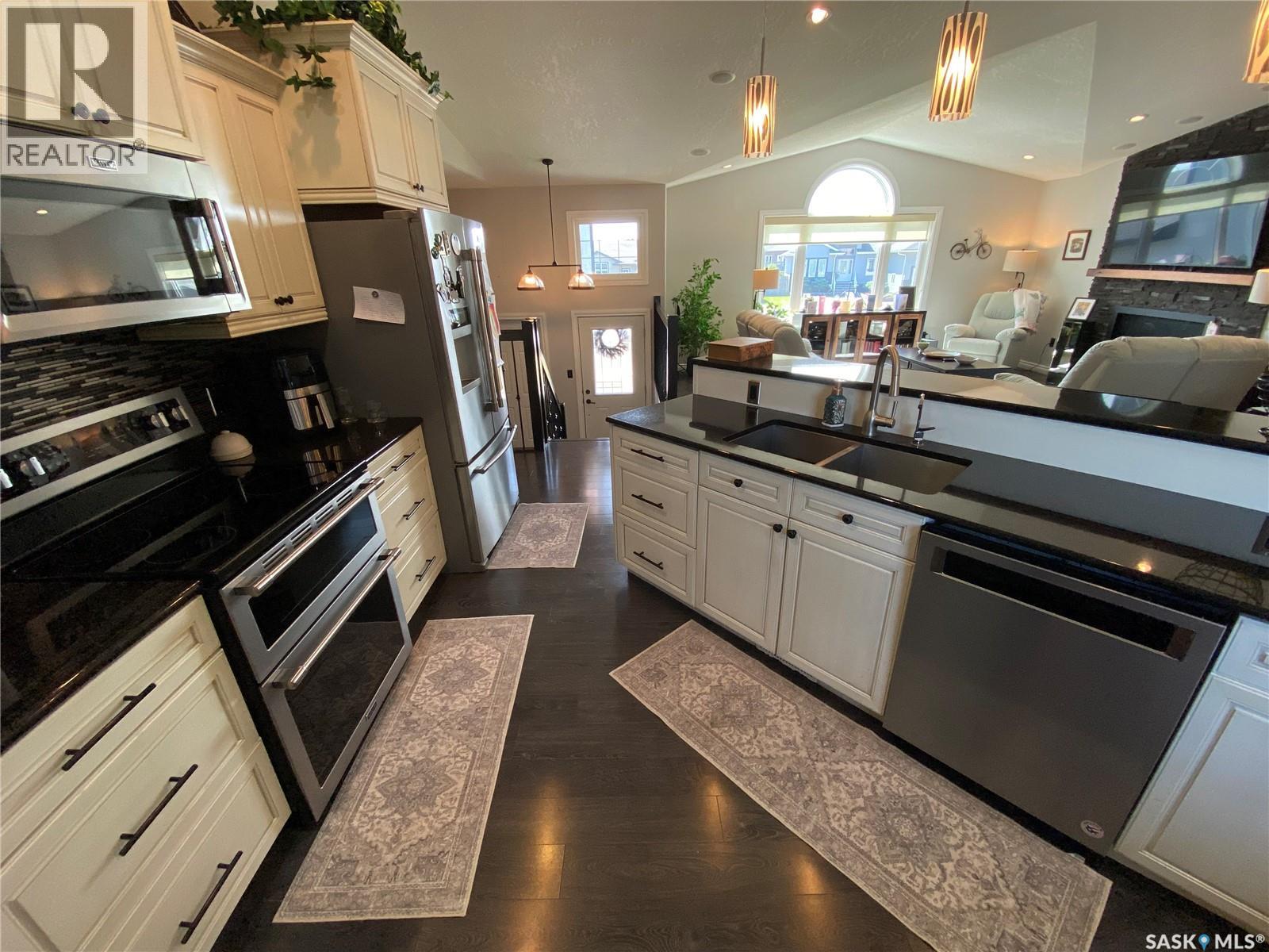 74 Madge Way, Yorkton, Saskatchewan  S3N 0X2 - Photo 4 - SK044223