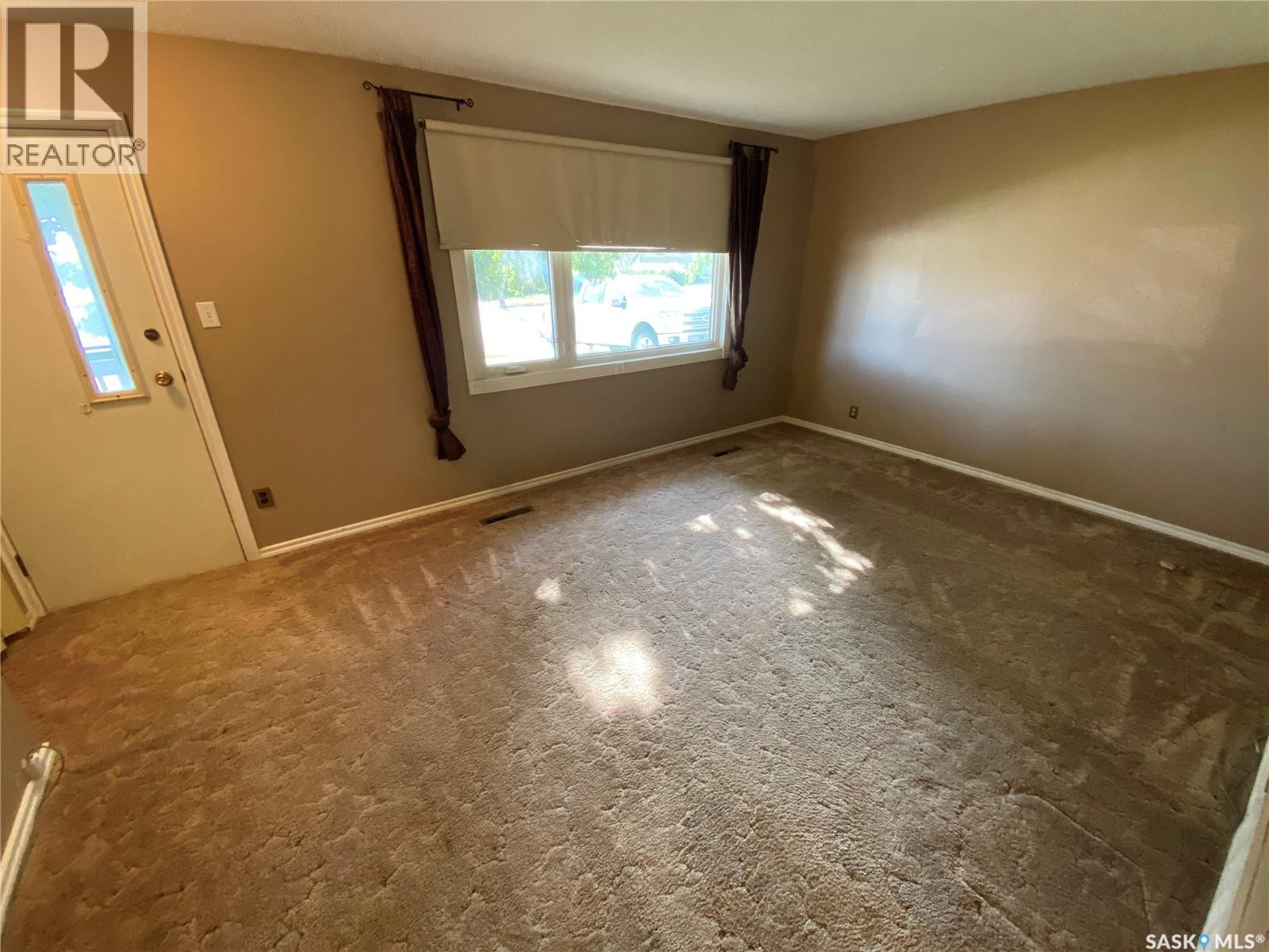 386 4th Avenue N, Yorkton, Saskatchewan  S3N 1B6 - Photo 3 - SK044217
