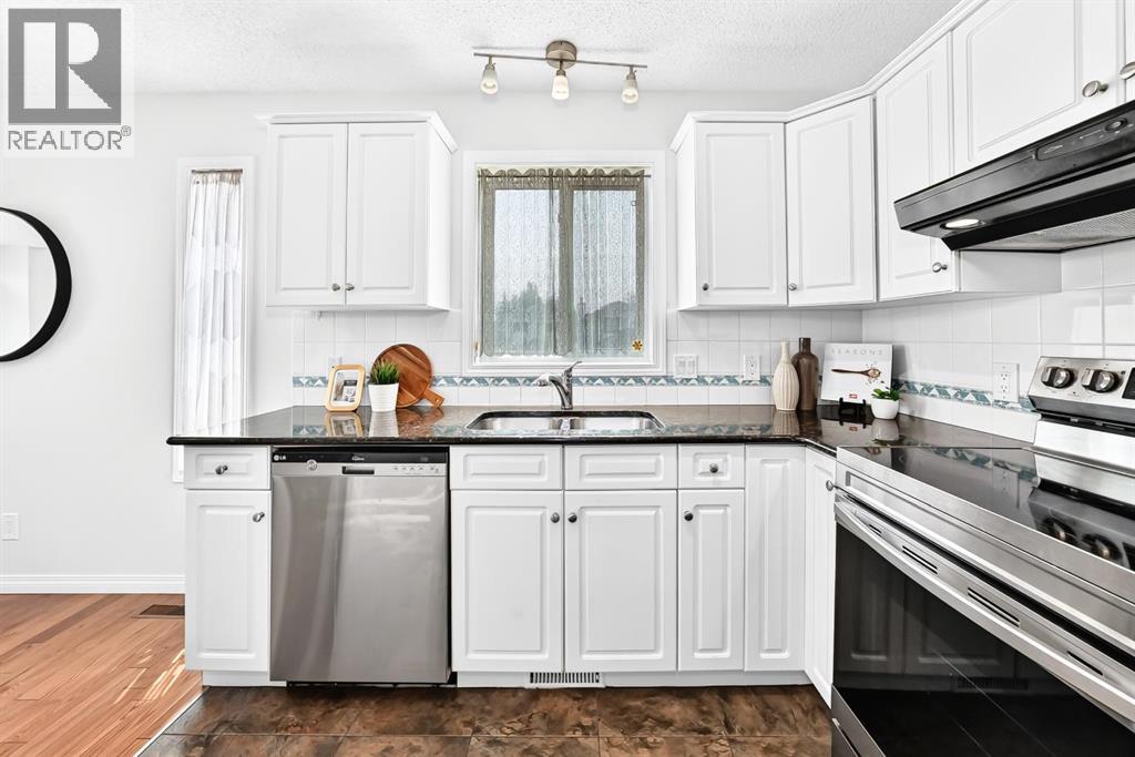 157 Hawkstone Manor NW, Calgary, Alberta  T3G 3X2 - Photo 7 - A2294301