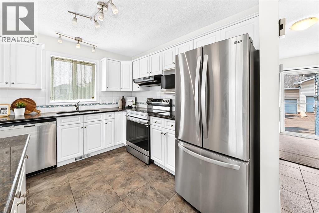 157 Hawkstone Manor NW, Calgary, Alberta  T3G 3X2 - Photo 6 - A2294301