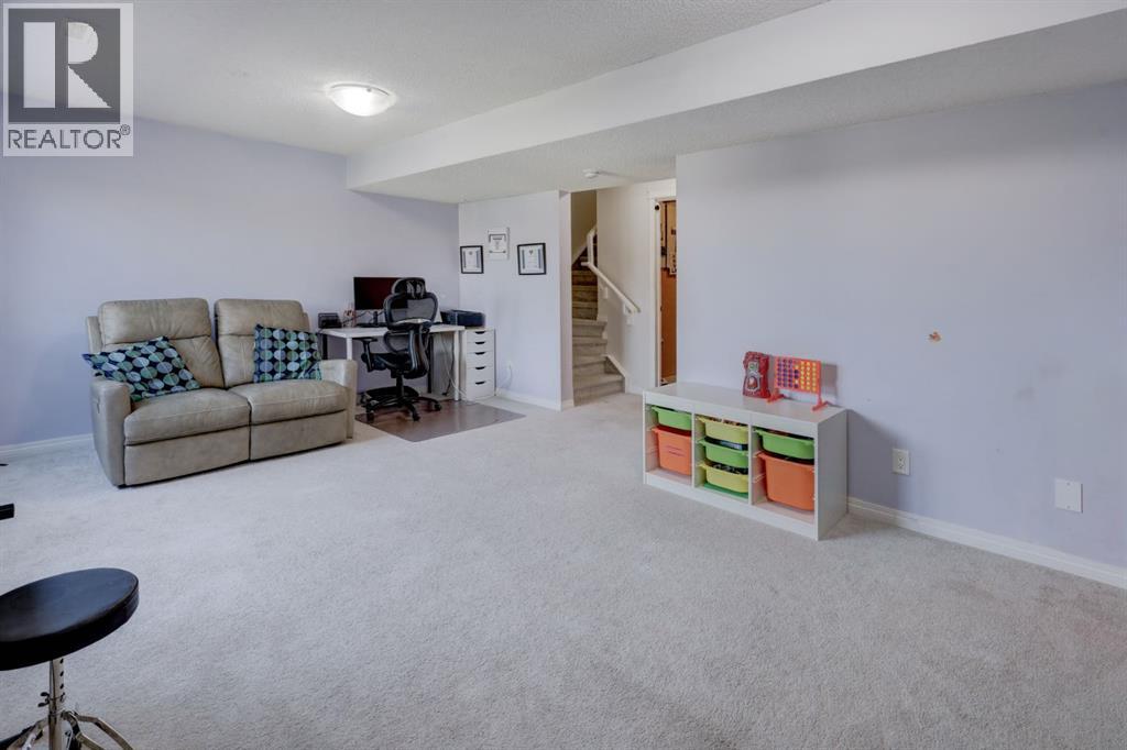 673 Hillcrest Road SW, Airdrie, Alberta  T4B 4C7 - Photo 24 - A2327808