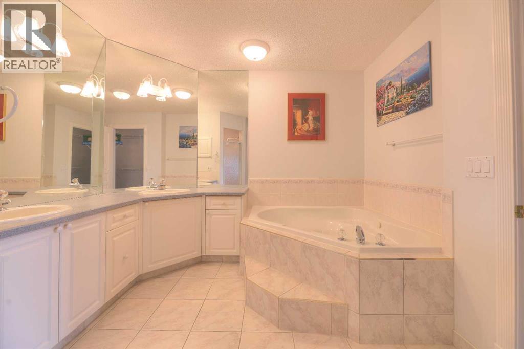 8 Prominence Path SW, Calgary, Alberta T3H 2W7 - Photo 33 - A2332354