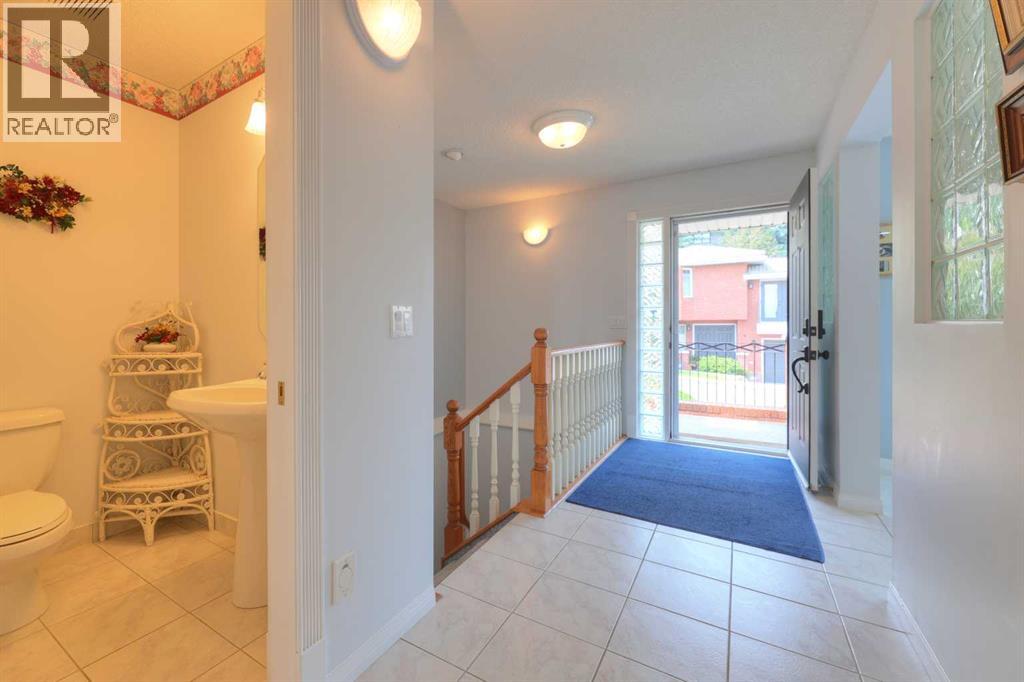 8 Prominence Path SW, Calgary, Alberta T3H 2W7 - Photo 5 - A2332354