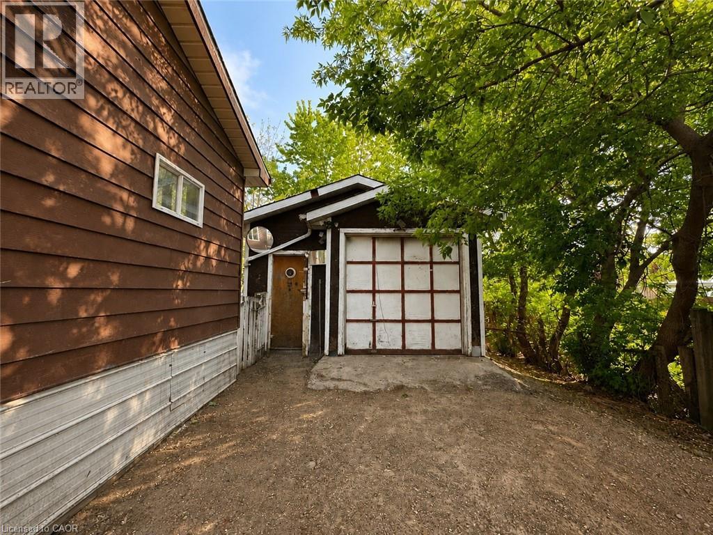 27 Oak Street, Kitchener, Ontario  N2G 1L4 - Photo 11 - 40835958