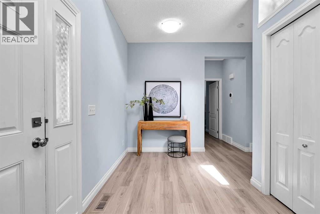 71 Westmount Circle, Okotoks, Alberta  T1S 0B7 - Photo 5 - A2326605