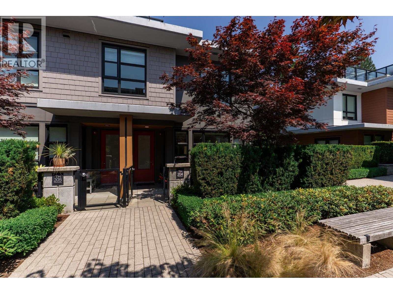 204 1055 Ridgewood Drive, North Vancouver, British Columbia  V7R 0A5 - Photo 1 - R3152035