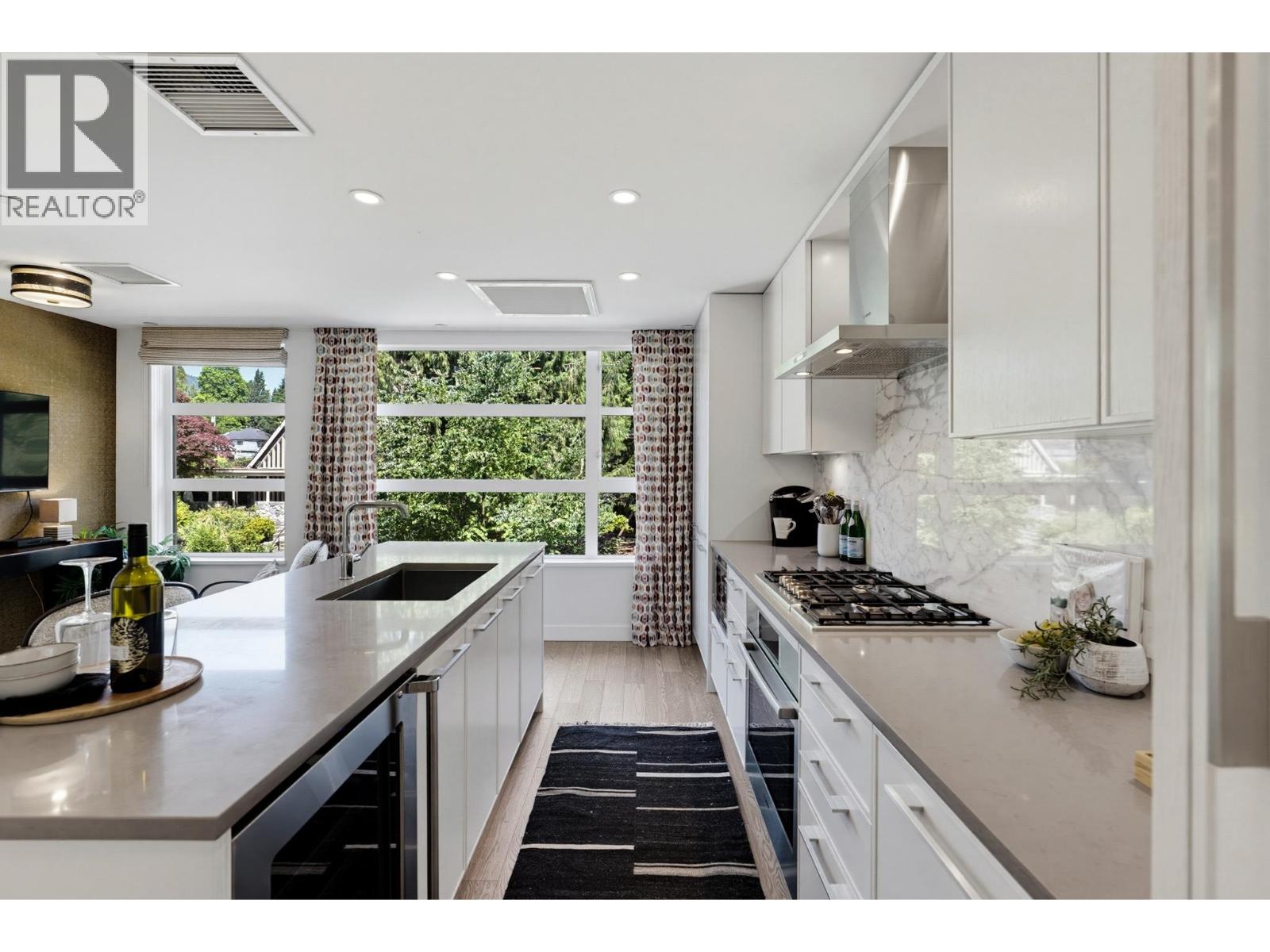 204 1055 Ridgewood Drive, North Vancouver, British Columbia  V7R 0A5 - Photo 11 - R3152035