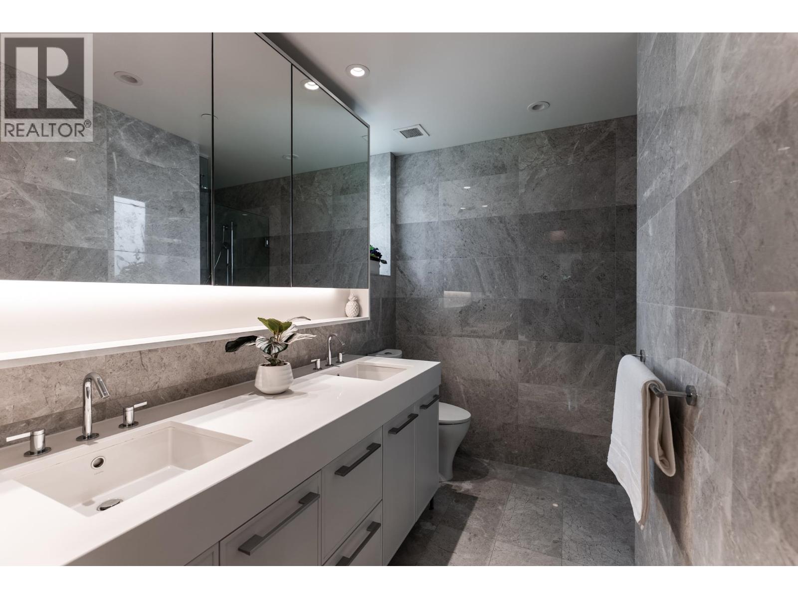 204 1055 Ridgewood Drive, North Vancouver, British Columbia  V7R 0A5 - Photo 24 - R3152035