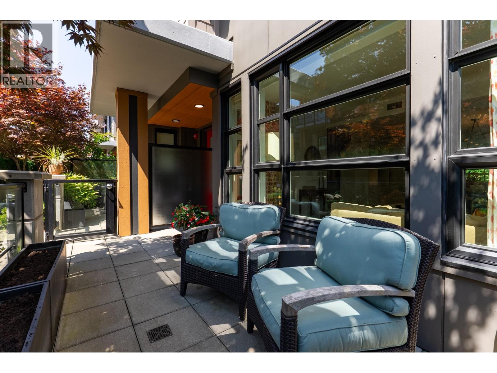 204 1055 Ridgewood Drive, North Vancouver, British Columbia  V7R 0A5 - Photo 3 - R3152035