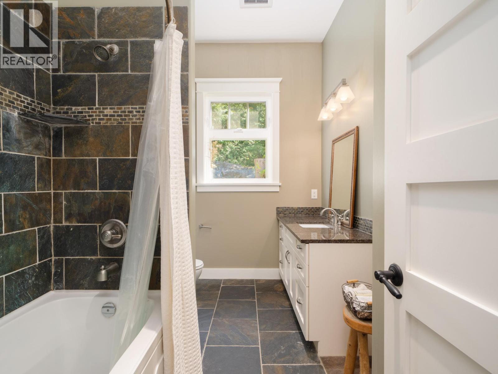 1010 Cowan Point Drive, Bowen Island, British Columbia  V0N 1G2 - Photo 25 - R3152040