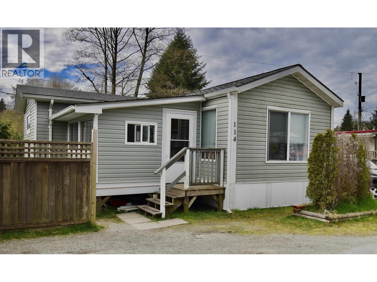 114 1413 Sunshine Coast Highway, Gibsons, British Columbia  V0N 1V5 - Photo 1 - R3152041
