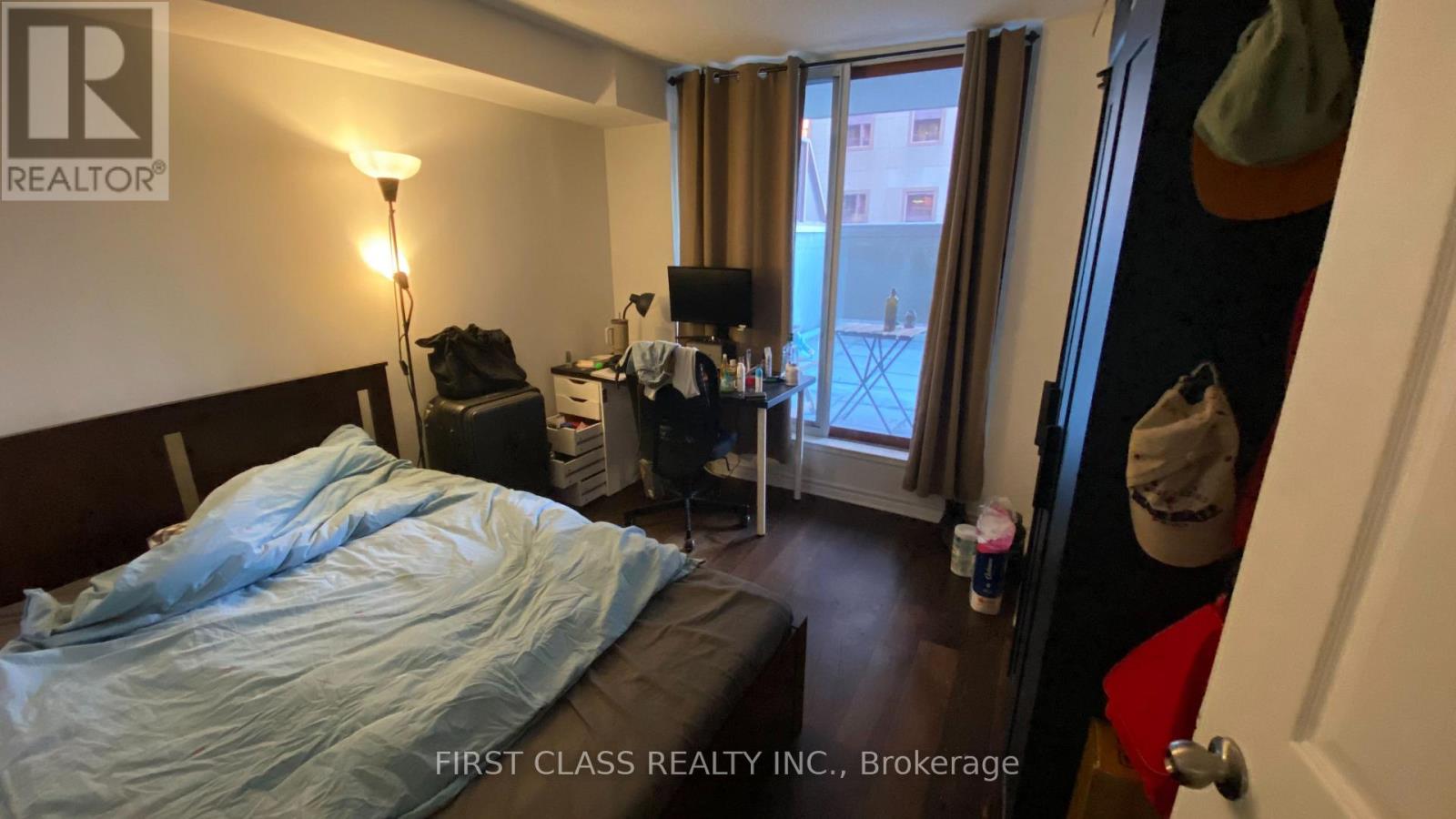 303 (Secondary Bedroom) - 736 Bay Street, Toronto, Ontario  M5G 2M4 - Photo 3 - C13633438