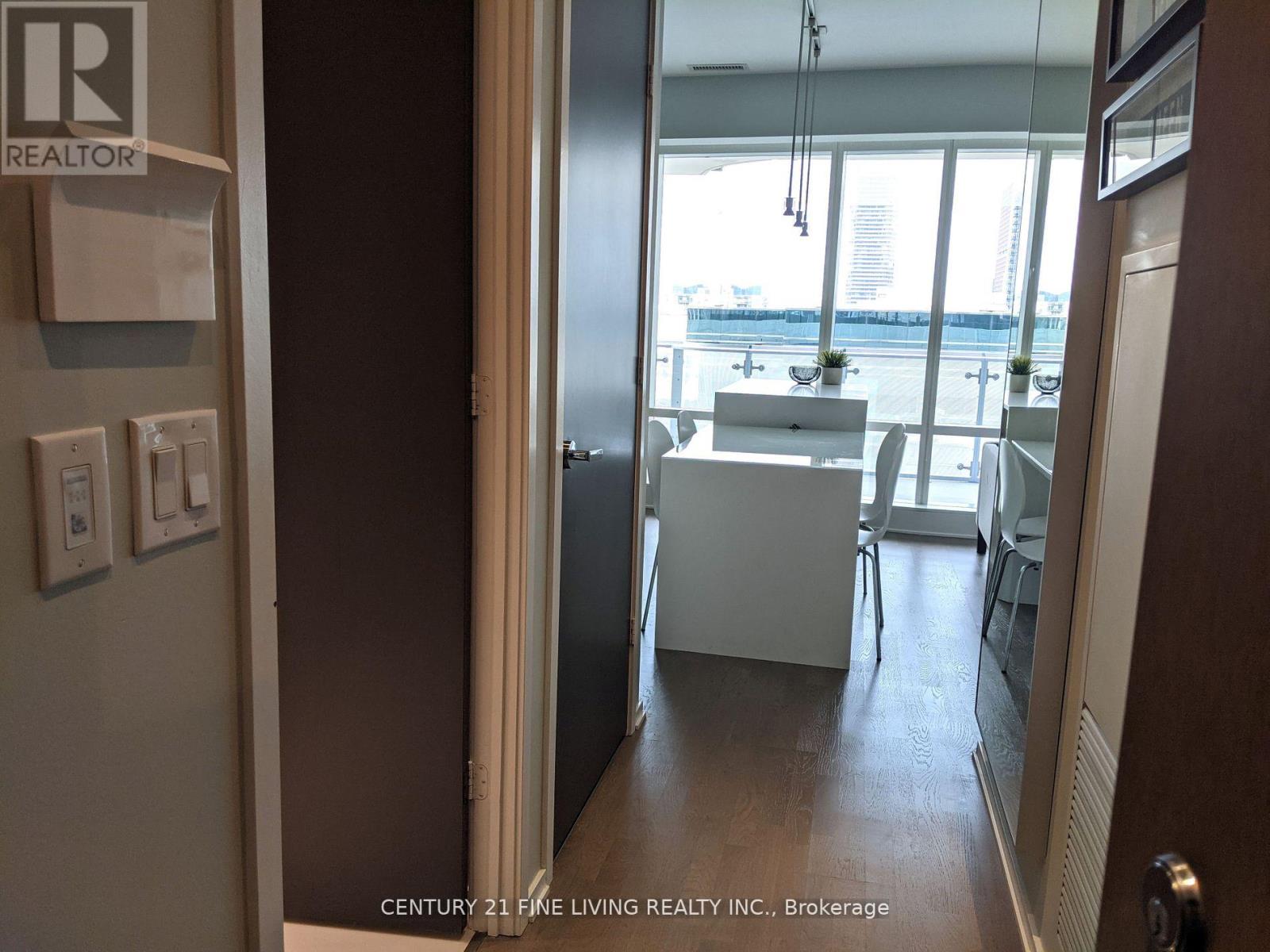 2002 - 1 Bloor Street E, Toronto, Ontario  M4W 0A8 - Photo 10 - C13633498