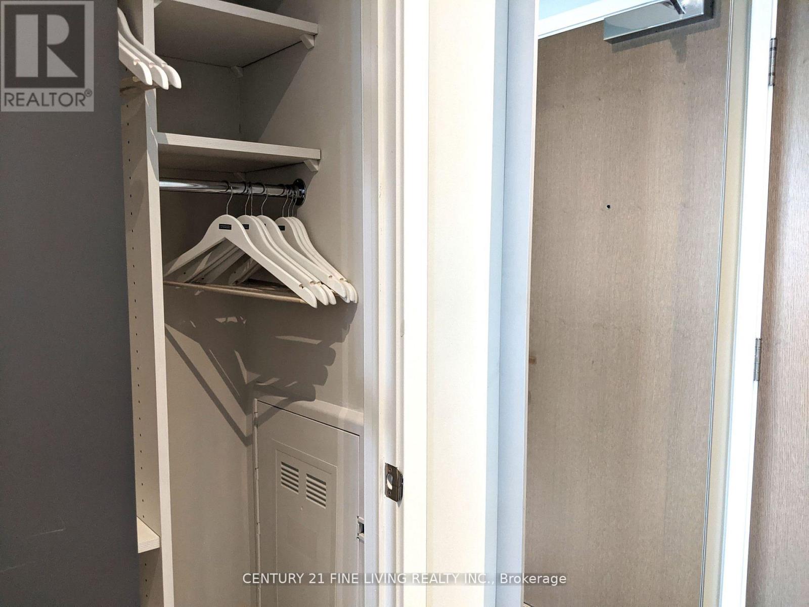 2002 - 1 Bloor Street E, Toronto, Ontario  M4W 0A8 - Photo 11 - C13633498