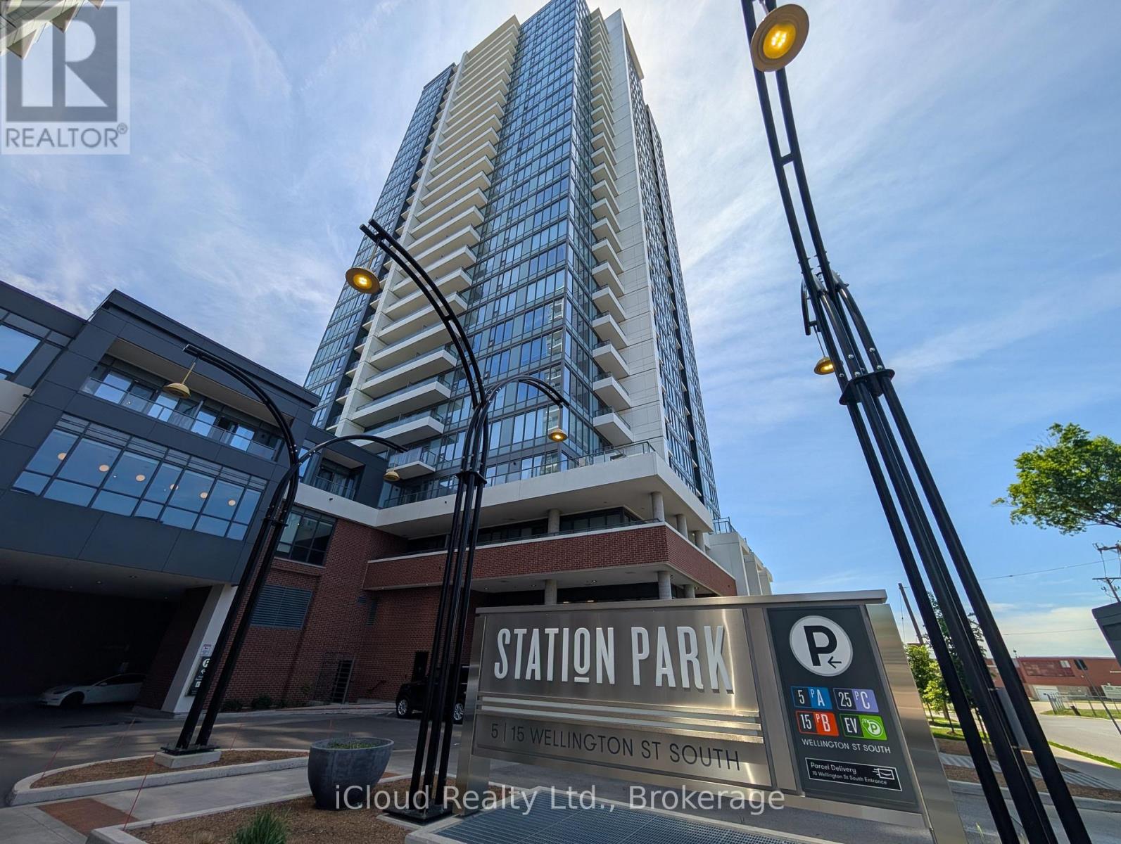 211 - 15 WELLINGTON STREET S, Kitchener, Ontario