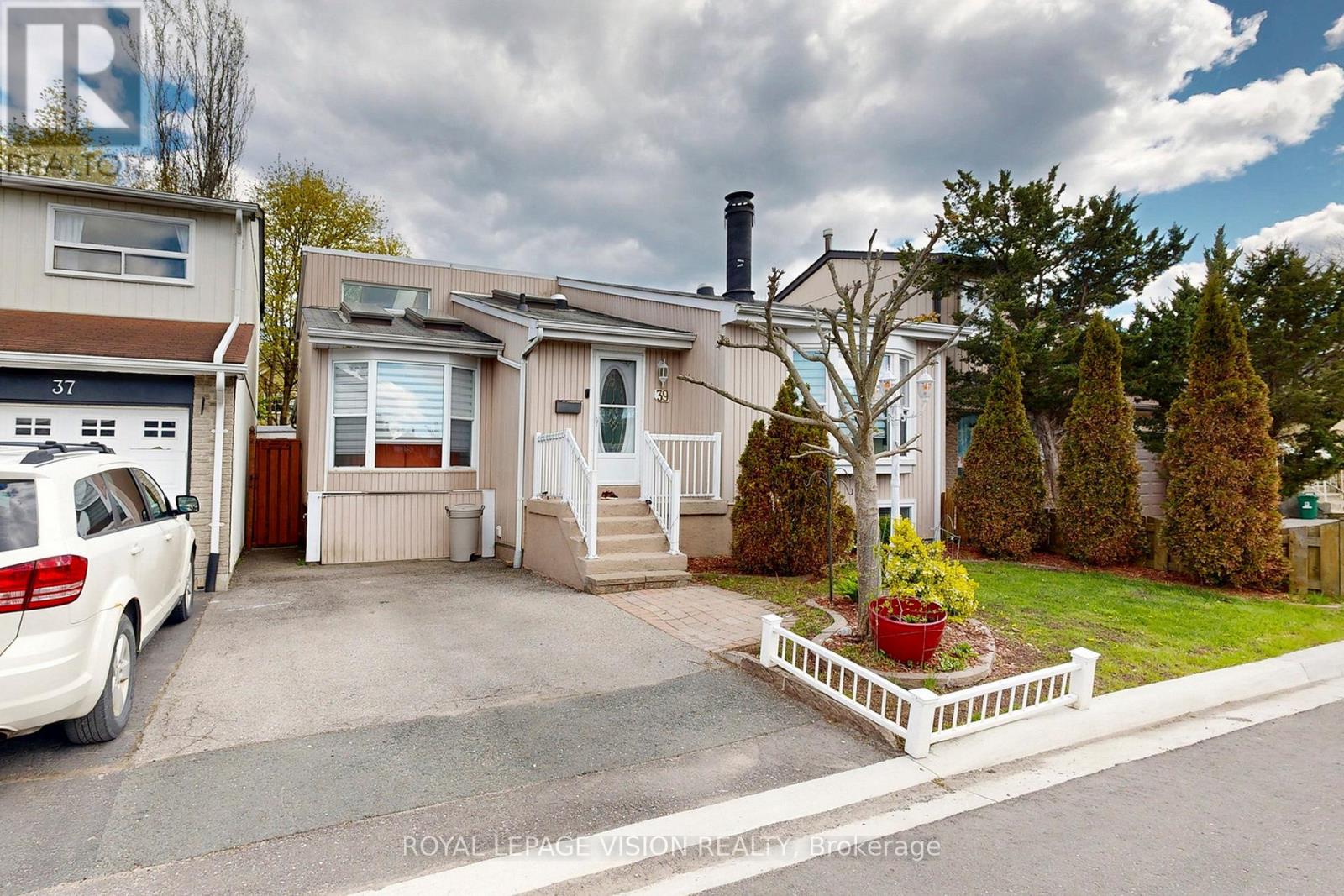 16 - 39 Lucas Lane, Ajax, Ontario L1S 3P7 - Photo 2 - E13633376