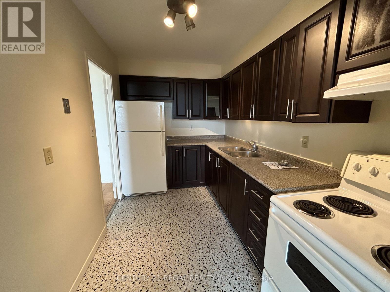 2908 - 5 Massey Square, Toronto, Ontario  M4C 5L6 - Photo 2 - E13633540