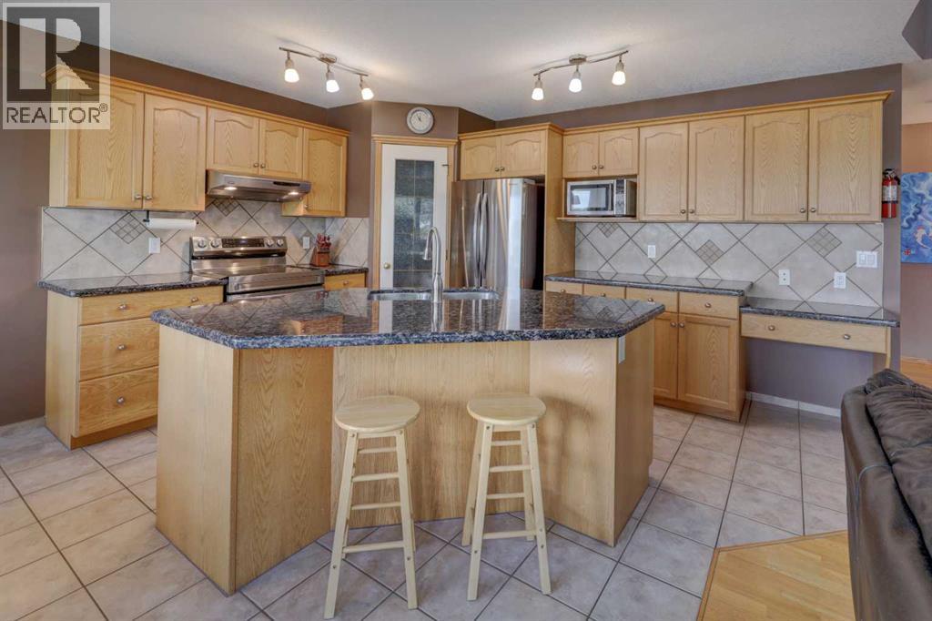 189 Citadel Crest Park NW, Calgary, Alberta  T3G 4N1 - Photo 4 - A2334369