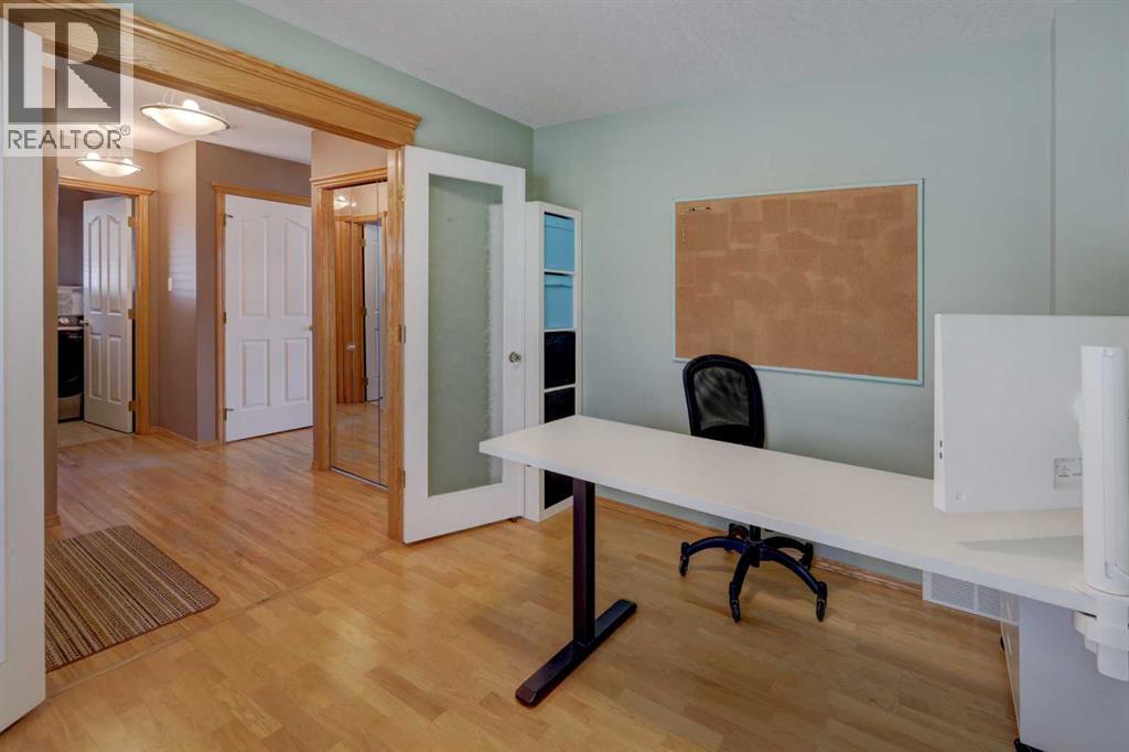 189 Citadel Crest Park NW, Calgary, Alberta  T3G 4N1 - Photo 3 - A2334369