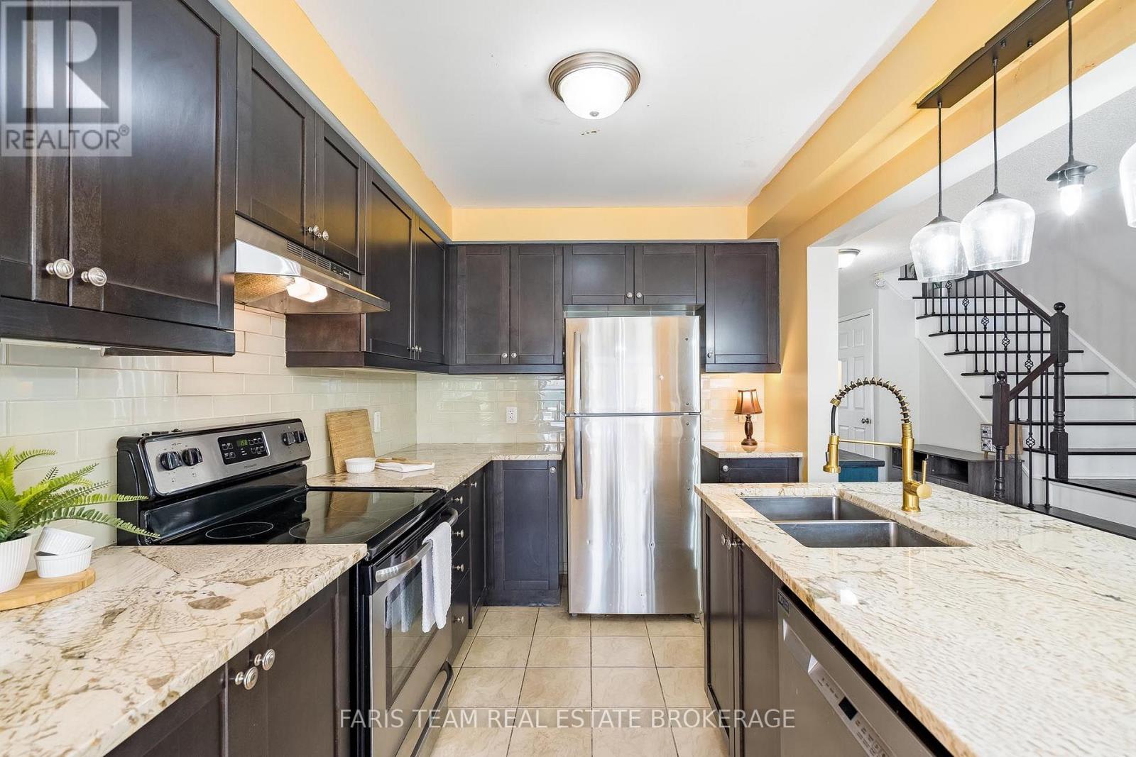 217 Orr Drive, Bradford West Gwillimbury, Ontario  L3Z 0S3 - Photo 7 - N13633336